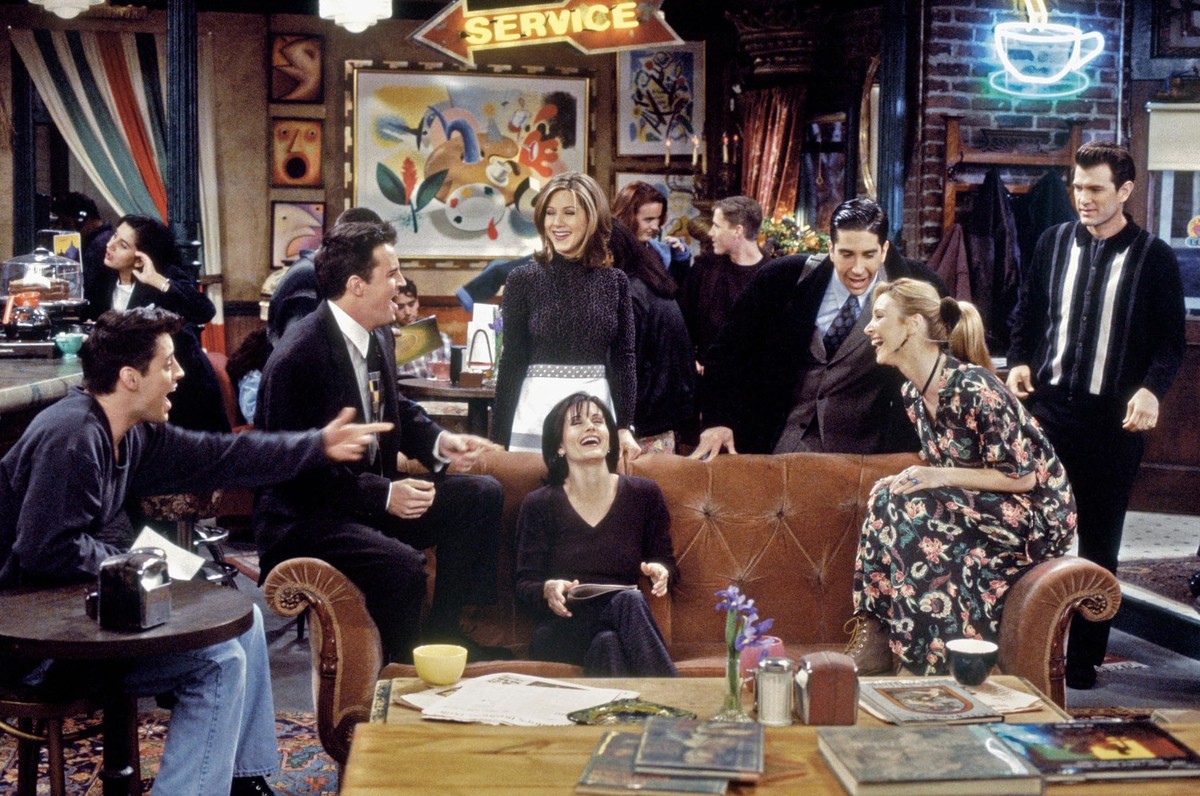 Jennifer Aniston, Courteney Cox, Chris Isaak, Lisa Kudrow, Matt LeBlanc, Matthew Perry, and David Schwimmer in Friends (1994)