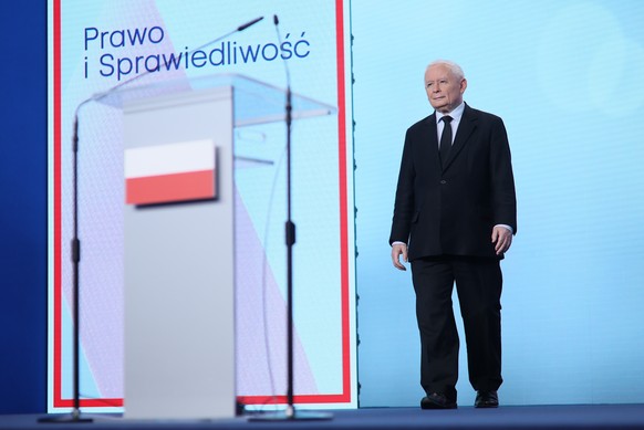 epa13130199 Leader of the main opposition party Law and Justice (PiS) Jaroslaw Kaczynski speaks during a press conference at the PiS's headquarters in Warsaw, Poland, Warszawa, 24 July 2026. More ...