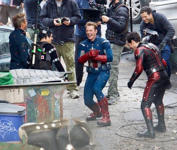 avengers behind the scenes
captain america ant-man hulk

https://www.buzzfeed.com/whitneyjefferson/behind-the-scenes-moments-of-the-avengers-series?d_id=2911986&amp;ref=bffbbuzzfeedgeeky&amp;utm_sourc ...