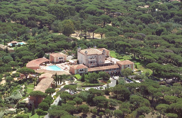 French Riviera. Vue arienne. CHATEAU DE LA MESSARDIERE French Riviera is still a nice destination for holidays and summer times. 5205 2002-07-01 Chateau de la Messardiere Saint Tropez France sansperso ...