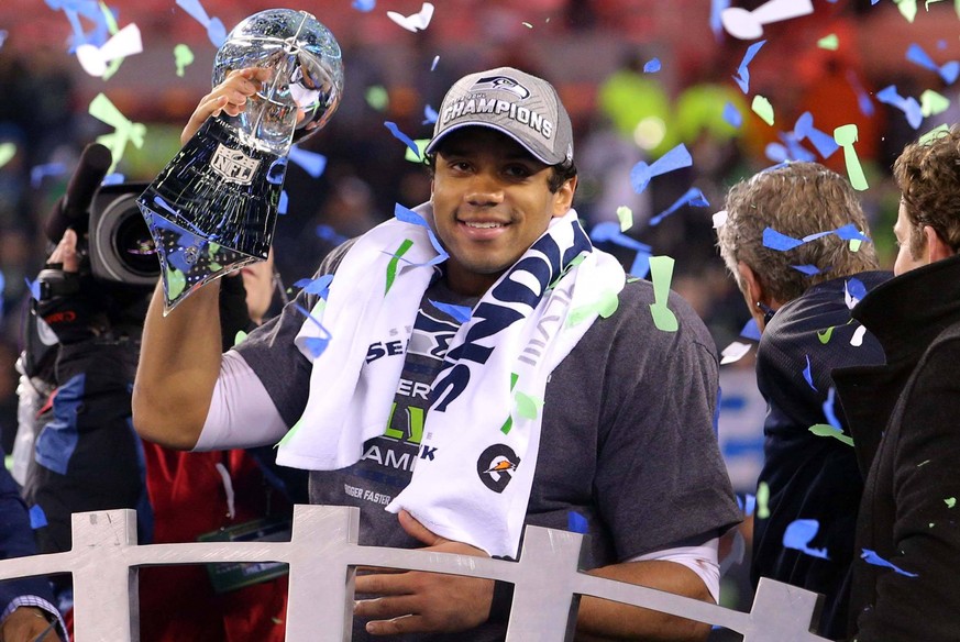 NFL, American Football Herren, USA Super Bowl XLVIII-Denver Broncos vs Seattle Seahawks Feb 2, 2014 East Rutherford, NJ, USA Seattle Seahawks quarterback Russell Wilson 3 celebrates with the Lombardi  ...