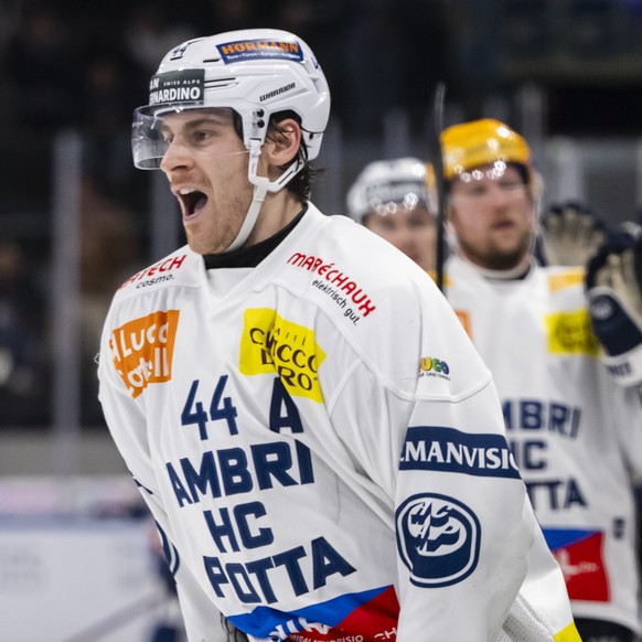 Andre Heim (HCAP) jubelt nach seinem Tor zum 1:2 im Spiel der Eishockey National League zwischen den ZSC Lions und dem HC Ambri Piotta am Samstag, 11. Oktober 2025 in der Swiss Life Arena in Zuerich.  ...