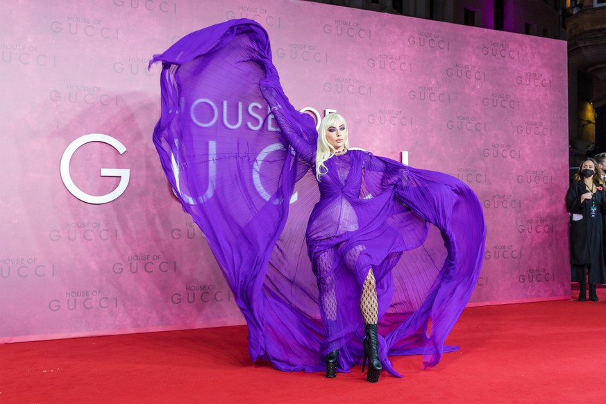 epaselect epa09573040 US singer-songwriter Lady Gaga attends the UK premiere of the film &#039;House of Gucci&#039; at the Odeon Leicester Square in London, Britain, 09 November 2021. The movie will b ...