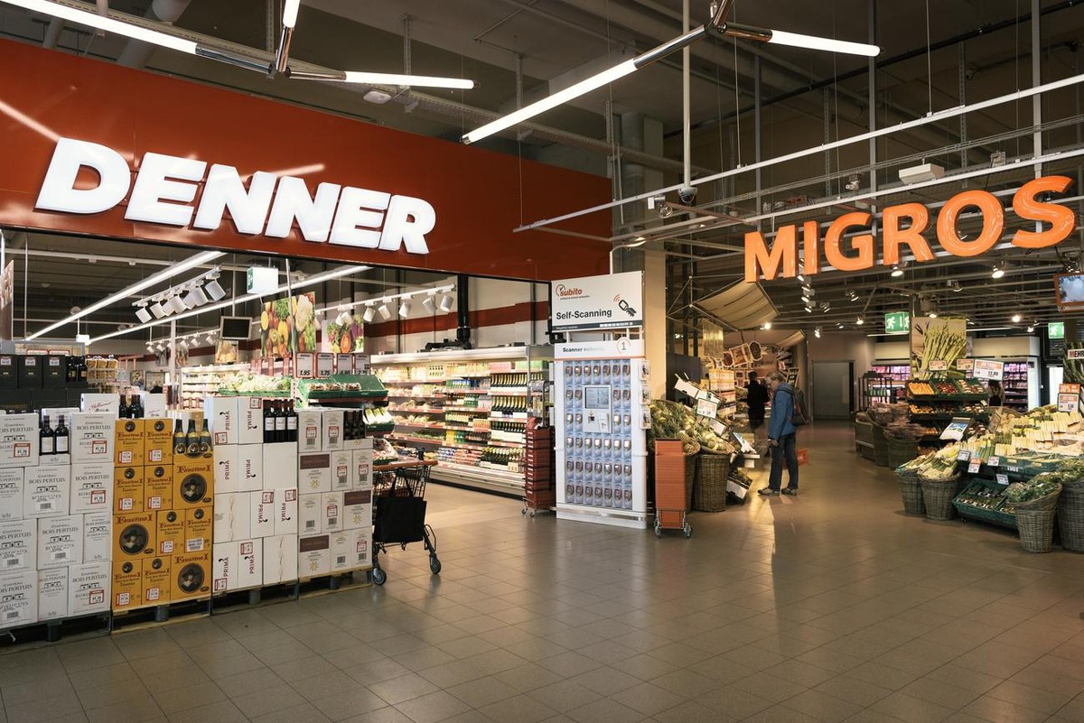 Links Alkohol, rechts Gemüse und Co.: Unter dem Migros-Konzerndach geht beides.