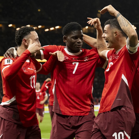 KEYPIX - Switzerland&#039;s Granit Xhaka, center, celebrates with teammates Ruben Vargas, Breel Embolo, Silvan Widmer and Remo Freuler, from left, after scoring his side&#039;s first goal with a penal ...