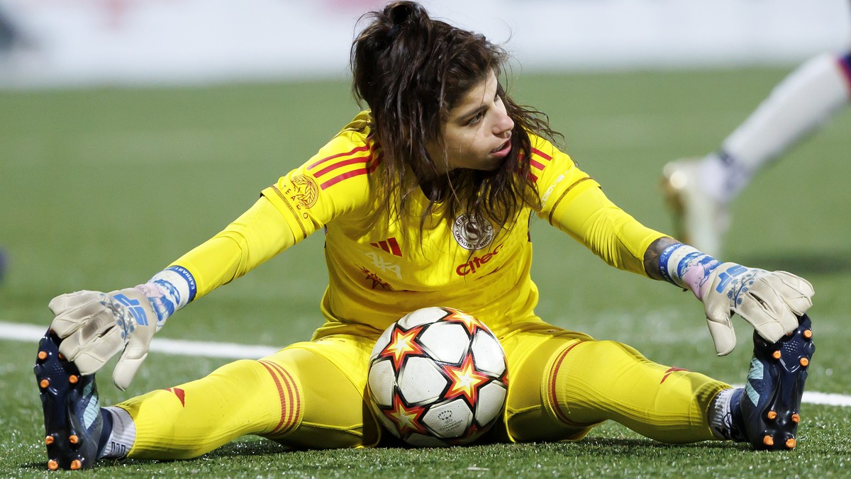 Servette's goalkeeper Ines Teixeira Pereira reacts, during the Women?s Super League soccer match of Swiss Championship between Servette FC Chenois Feminin and FC Basel Frauen, at the Stade de la  ...