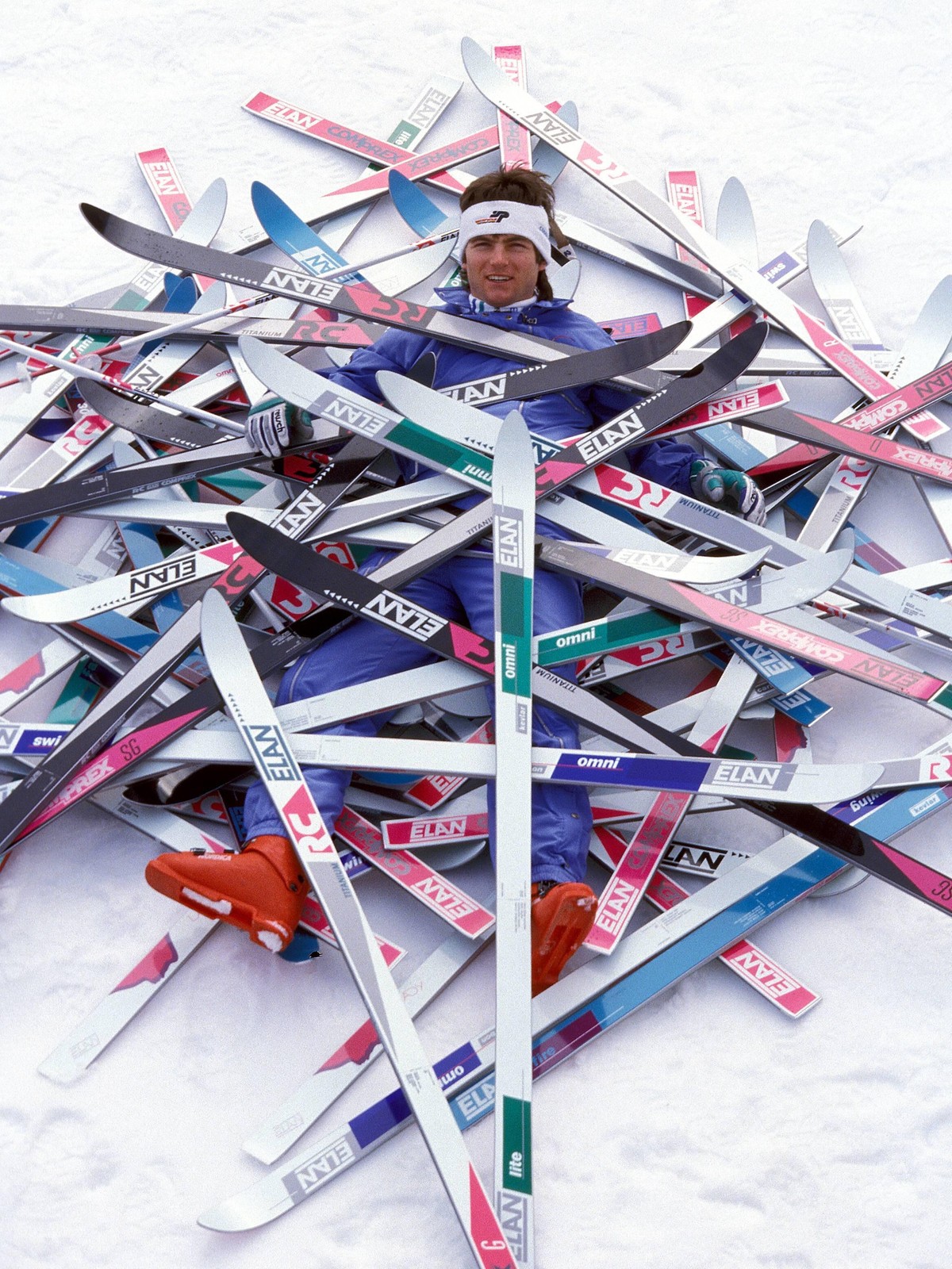 Bildnummer: 00734581 Datum: 09.11.1988 Copyright: imago/HJS
Armin Bittner (Deutschland) hat die Qual der Wahl, zumindest was seine Skier angeht....; Vdia, hoch, Shooting, Fotoshooting, Fototermin, Bod ...