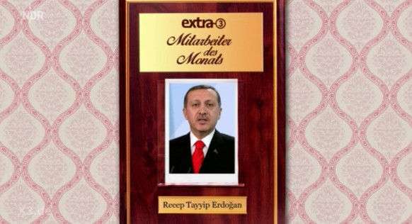 Erdogan wird zum Mitarbeiter des Monats gekürt.