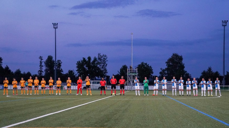 09/12/2020, Niederhasli, GC / Campus, AXA Women s Super League: Grasshopper Club Zurich - FC Luzern, players from both teams before the start of the game SPP-JP AXA Women s Super League: Grasshopper C ...