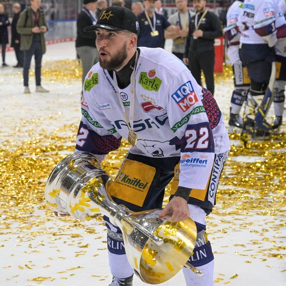 Tobias Eder Eisbaeren Berlin 22, Fischtown Pinguins - Eisbaeren Berlin, Eishockey, Finale, Spiel 5, Deutsche Eishockey Liga, DEL, 26.04.2024 Bremerhaven Bremen Deutschland *** Tobias Eder Eisbaeren Be ...