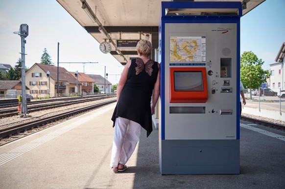 Tanja sass wochenlang im Gefängnis, weil sie mehrfach ohne Billett Bus fuhr.