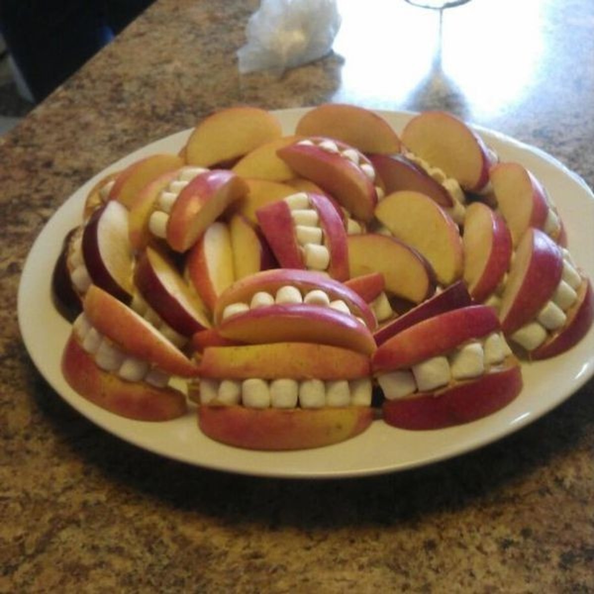 Gebiss Halloween-Snack

https://ch.pinterest.com/pin/536350636898632108/