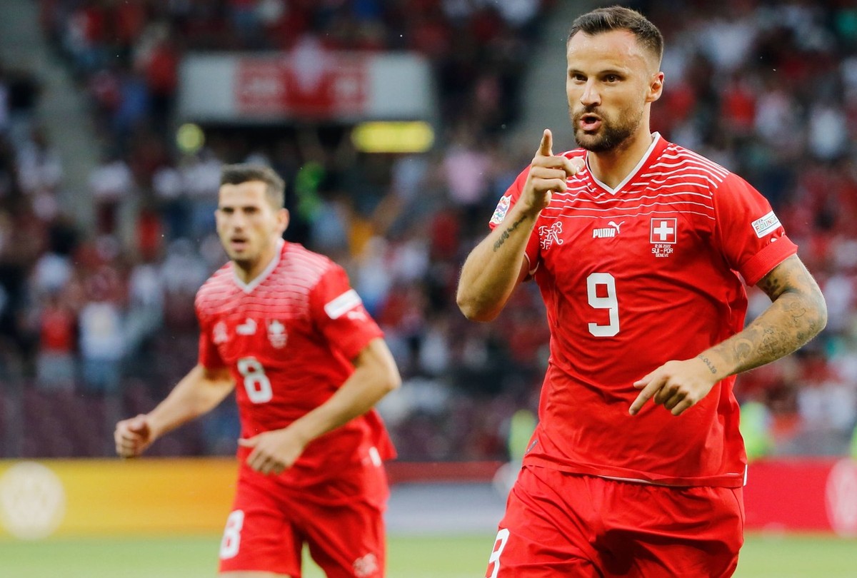 Foto Manuel Geisser 12.06.2022 Genf , SCHWEIZ , Stade de Geneve Herren Fussball Nations League Schweiz - Portugal Torjubel Haris Seferovic Schweiz nach dem Treffer zum 1:0 *** Photo Manuel Geisser 12  ...