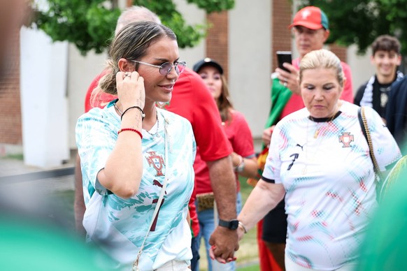 RECORD DATE NOT STATED FIFA World Cup, WM, Weltmeisterschaft, Fussball 2026 - Round of 32 - Portugal v Croatia Cristiano Ronaldo s sister, Katia Aveiro, and the Portuguese star s mother, Maria Dolores ...
