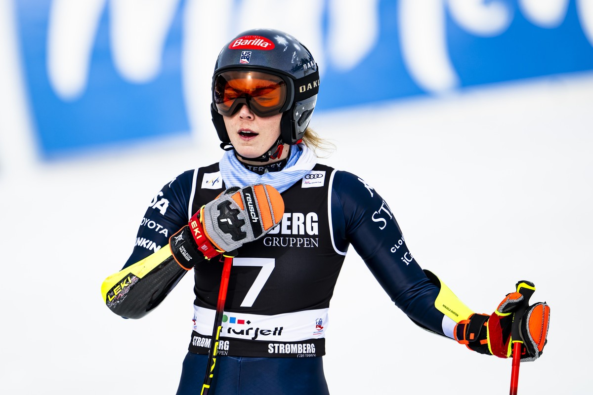 epa12848256 Mikaela Shiffrin of USA celebrates in the finish area during the Women's Giant Slalom at the FIS Alpine Skiing World Cup stop in Hafjell near Lillehammer, Norway, 25 March 2026. EPA/J ...