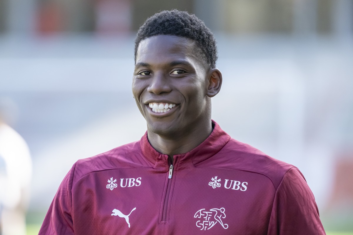 Breel Embolo bei einem Training der Schweizer Fussball Nationalmannschaft im Dreisamstadion in Freiburg, Deutschland, am Dienstag, 2. September 2025. (KEYSTONE/Georgios Kefalas)