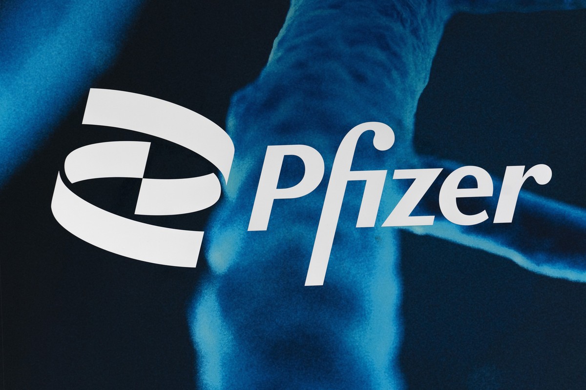 FILE - The Pfizer logo is displayed at the company's headquarters, Friday, Feb. 5, 2021, in New York. (AP Photo/Mark Lennihan, File)
Pfizer Metsera Acquisition