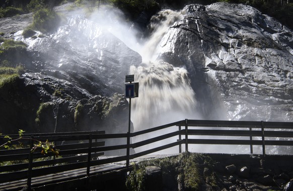 Die Simme oberhalb Lenk fuehrt am Freitag, 7. August 2020, Hochwasser, nachdem sich der Faverges-Gletschersee teilweise entleert hat. Der Faverges-Gletschersee oberhalb der Lenk laeuft seit Freitagmor ...