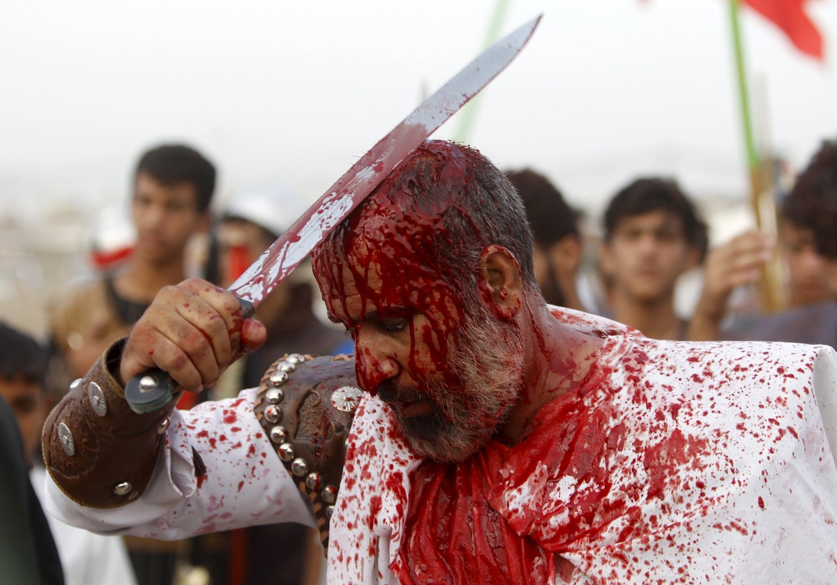 Iraq Shi'ite Muslim men bleed as they gash their foreheads with swords and beat themselves to commemorate Ashura in Sadr City, Baghdad, October 24, 2015. Ashura, which falls on the 10th day of th ...
