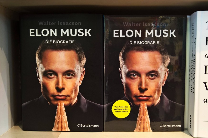 Eine Elon Musk - Biografie von Walter Isaacson, erschienen im C. Bertelsmann Verlag. Erstver�ffentlichung im September 2023 *** An Elon Musk Biography by Walter Isaacson, published by C Bertelsmann Ve ...