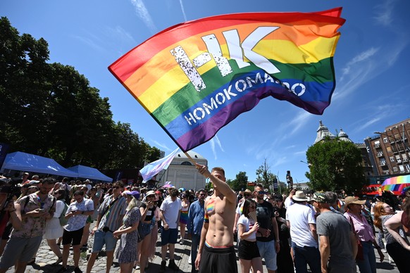 epaselect epa12202996 Participants attend the Budapest Pride march in Budapest, Hungary, 28 June 2025. Thousands of people gathered at the Pride march despite a law passed earlier this year banning Pr ...