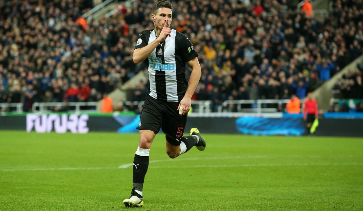 Schär bringt den heimischen St.James' Park nach seinem Tor natürlich nicht zum Schweigen.