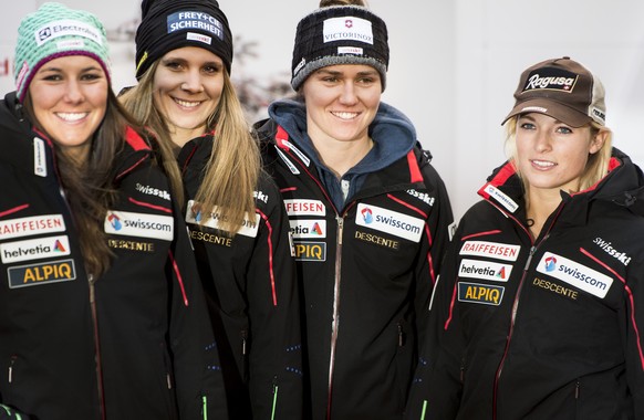 Wendy Holdener, Andrea Ellenberger, Fabienne Suter, und Lara Gut strahlen um die Wette. Fehlt nur noch Strahle-Frau Dominique Gisin.