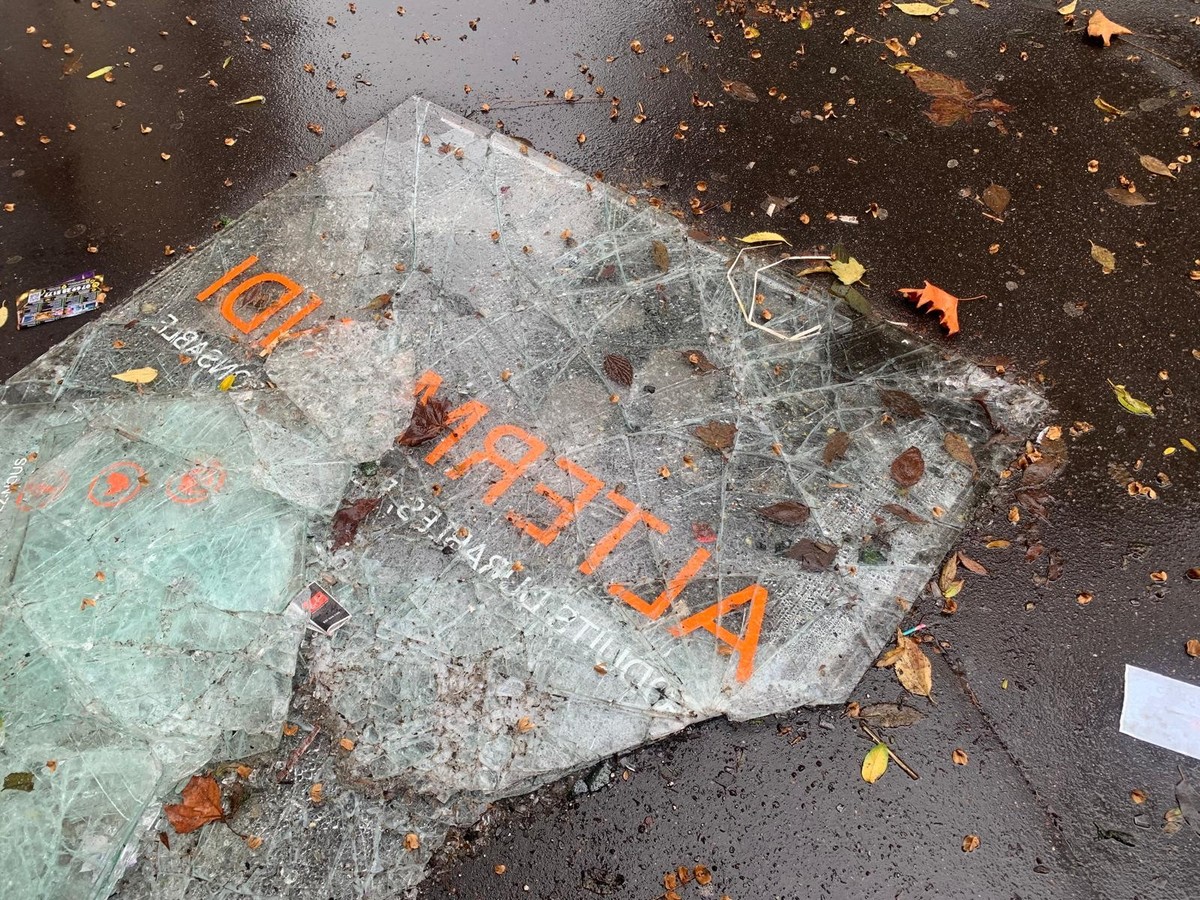 Paris, le 23 octobre 2026. Six jour après des manifestations et des émeutes la ville se prépare a un autre samedi de manifestations ce 24 octobre.