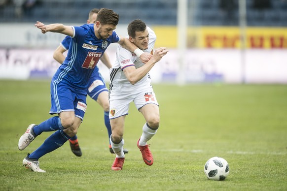 Kevin Bura, rechts, von Basel im Spiel gegen Simon Grether, links, von Luzern beim Super League Meisterschaftsspiel zwischen dem FC Luzern und dem FC Basel vom Sonntag 11. Maerz 2018 in Luzern. (KEYST ...