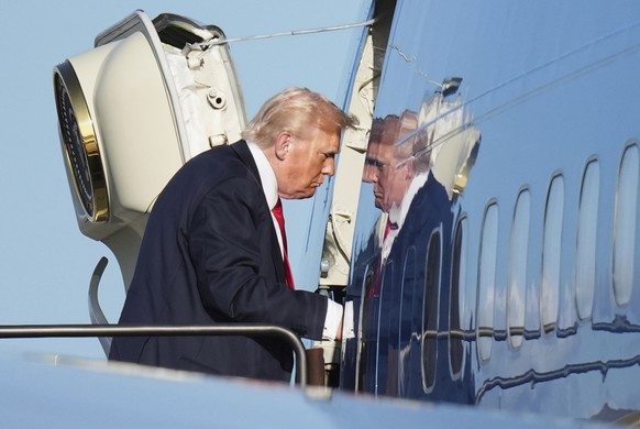 President Donald Trump boards Air Force One, Sunday, July 13, 2025, in Newark, N.J., en route to Washington. (AP Photo/Jacquelyn Martin)
Donald Trump