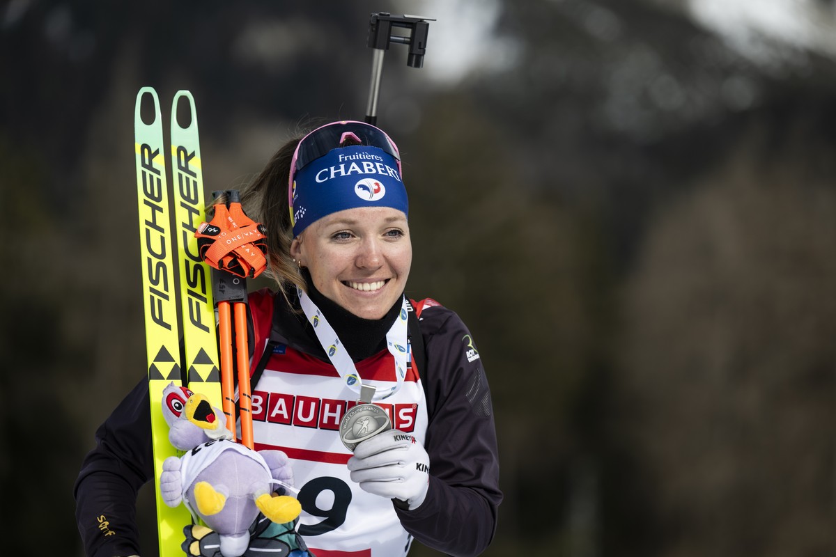 epa11918353 Silver medalist Oceane Michelon of France celebrates during the Women's mass start race at the IBU Biathlon World Championships in Lenzerheide, Switzerland, 23 February 2025. EPA/GIAN ...