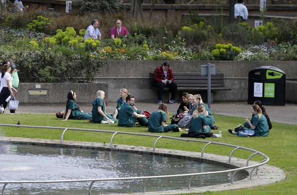 Hospital staff takes a break outside St Thomas&#039; Hospital in central London as British Prime Minister Boris Johnson is in intensive care fighting the coronavirus in London, Tuesday, April 7, 2020. ...