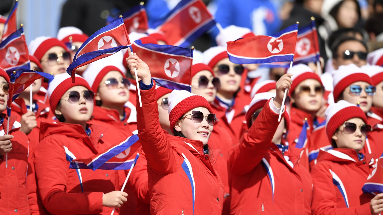 epa06530623 North Korean cheeleaders watch the Women&#039;s Slalom at the Yongpyong Alpine Centre during the PyeongChang 2018 Olympic Games, South Korea, 16 February 2018. EPA/DANIEL KOPATSCH