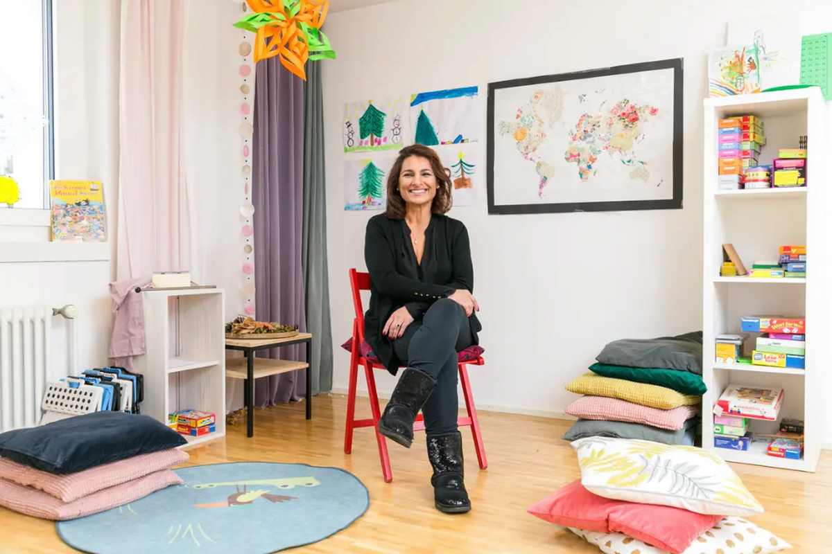 Sie freut sich über die Lernfortschritte ihrer Schüler: Panthea Derks unterrichtet in Küsnacht Deutsch als Fremdsprache auf Primarstufe.