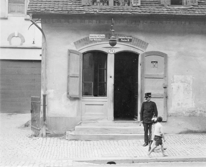 <strong>1923:</strong>&nbsp;Polizeiposten an der Baslerstrasse 76.<br data-editable="remove">