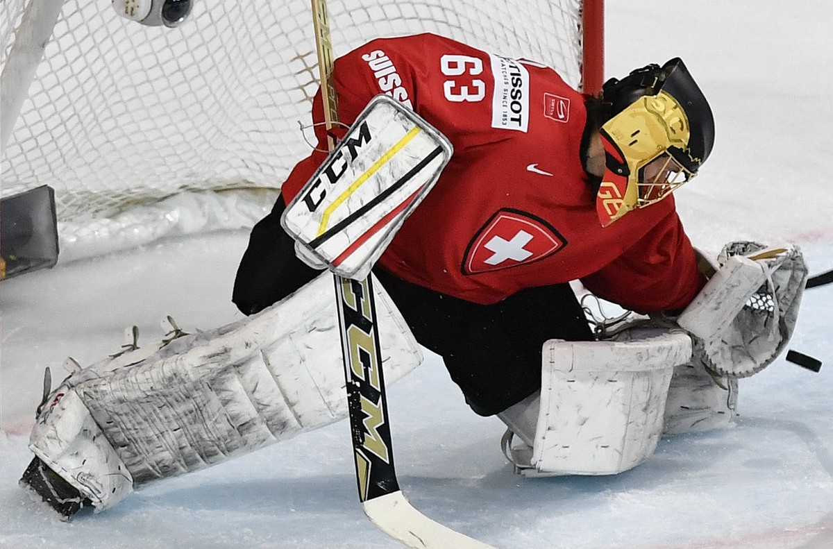 ARCHIV - ZUR SELEKTION DER SCHWEIZER EISHOCKEY-NATIONALTEAMS FUER DIE OLYMPISCHEN WINTERSPIELE IN PYEONGCHANG, SUEDKOREA, STELLEN WIR IHNEN FOLGENDES BILDMATERIAL ZUR VERFUEGUNG  Switzerland's g ...