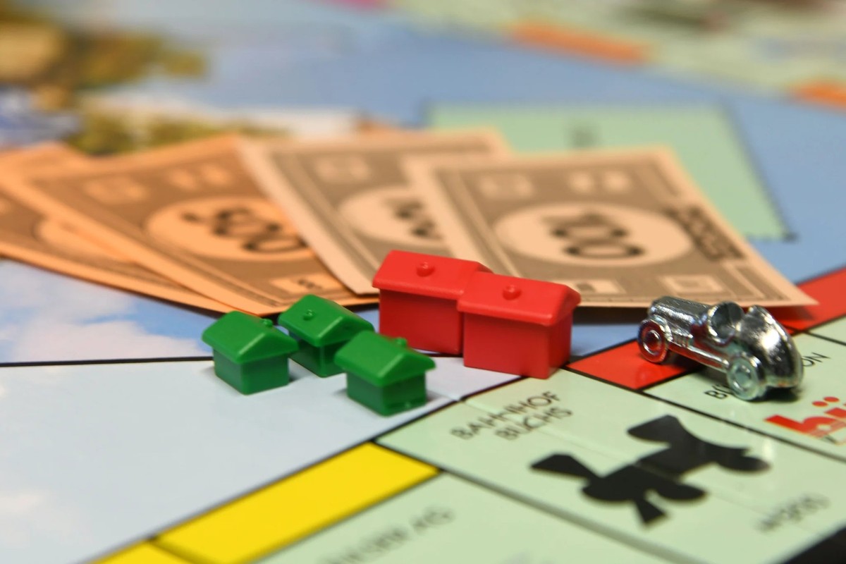 Comme au Monopoly: l'immobilier permet de gagner très rapidement beaucoup d'argent, surtout pour les criminels qui savent exploiter le système.