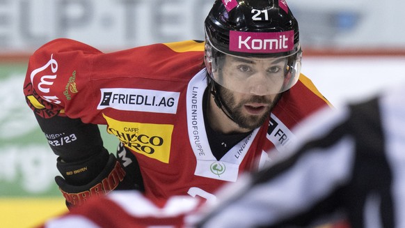 Berns Simon Moser im Eishockey Qualifikationsspiel der National League zwischen dem SC Bern und dem HC Davos, am Samstag, 26. November 2022, in der PostFinance Arena in Bern. (KEYSTONE/Peter Schneider ...