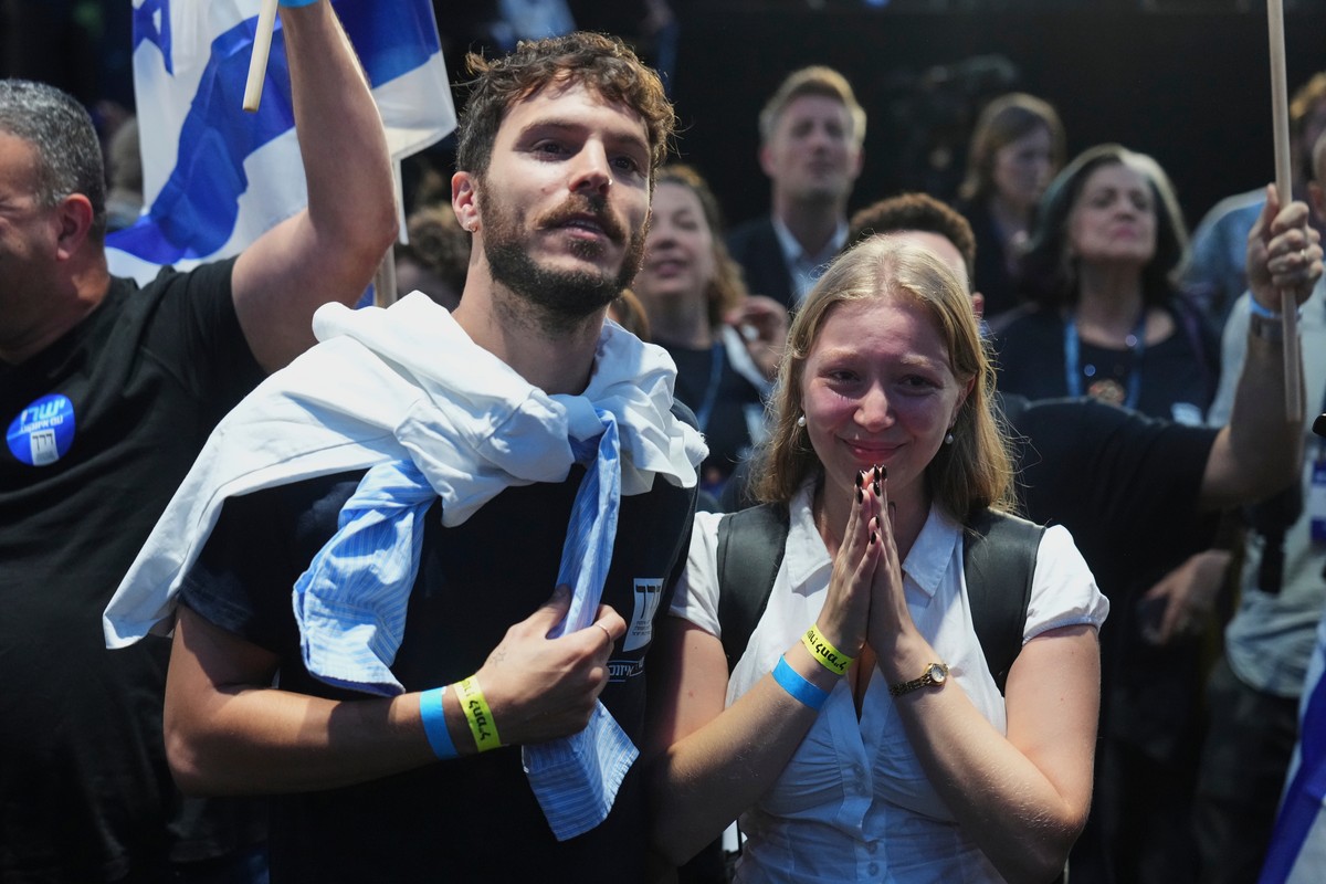 KEYPIX - Supporters of Gadi Eisenkot, leader of the Yashar ("Straight") party, react after the release of the first exit poll results in Israel's general election in Tel Aviv, Tuesday,  ...