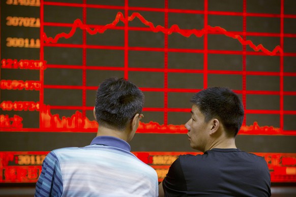 Chinesische Kleinanleger verfolgen die Kurse.