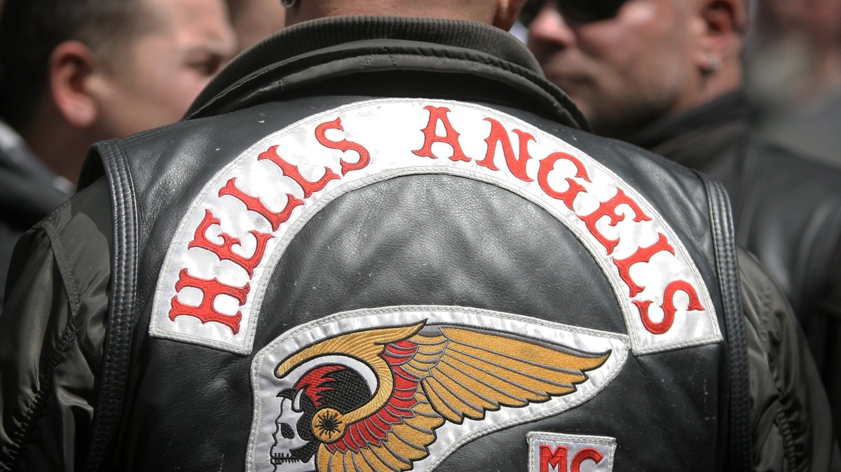 epa03306543 Members of the motorcycle club Hells Angels attend a protest action in Frankfurt Main, Germany, 14 July 2012. About 300 members of motorcycle clubs initiated a motorcade through the city o ...