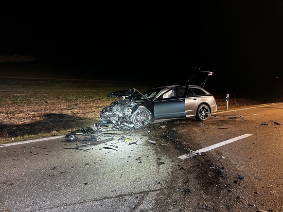 Am Dienstagabend kam es auf der Ausserortsstrecke zwischen Sarmenstorf und Hilfikon zu einer Frontalkollision zwischen zwei Autos.

Drei Personen wurden dabei leicht verletzt, eine weitere Person vers ...