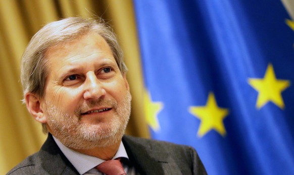 epa07469576 European Commissioner for Neighborhood Policy and Enlargement Negotiations Johannes Hahn during a meeting with Serbian President Aleksandar Vucic in Belgrade, Serbia, 28 March 2019. EU com ...