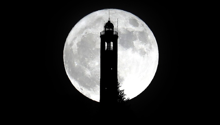 epa06365581 The super moon rises above the lighthouse of San Maurizio in Brunate, near Como (Milan), Italy, 03 december 2017. According to the National Aeronautics and Space Administration (NASA) a se ...