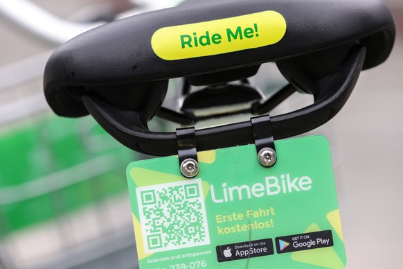 epa06471076 A bike detail of a rent-a-bike of the startup group &#039;LimeBike&#039; in Frankfurt/Main, Germany, 24 January 2018. The company said that it has some 500 Limebike&#039;s running in Frank ...