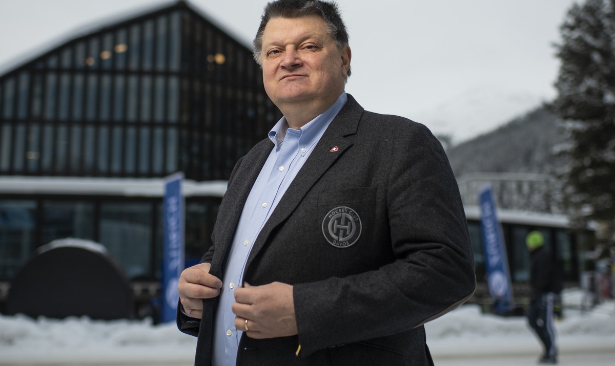 ARCHIV - ZUM KEYSTONE-SDA-TEXT UEBER DEN HC DAVOS-PRAESIDENTEN GAUDENZ DOMENIG STELLEN WIR IHNEN FOLGENDES BILD ZUR VERFUEGUNG - Gaudenz F. Domenig, president of HC Davos, poses at the 93th Spengler C ...
