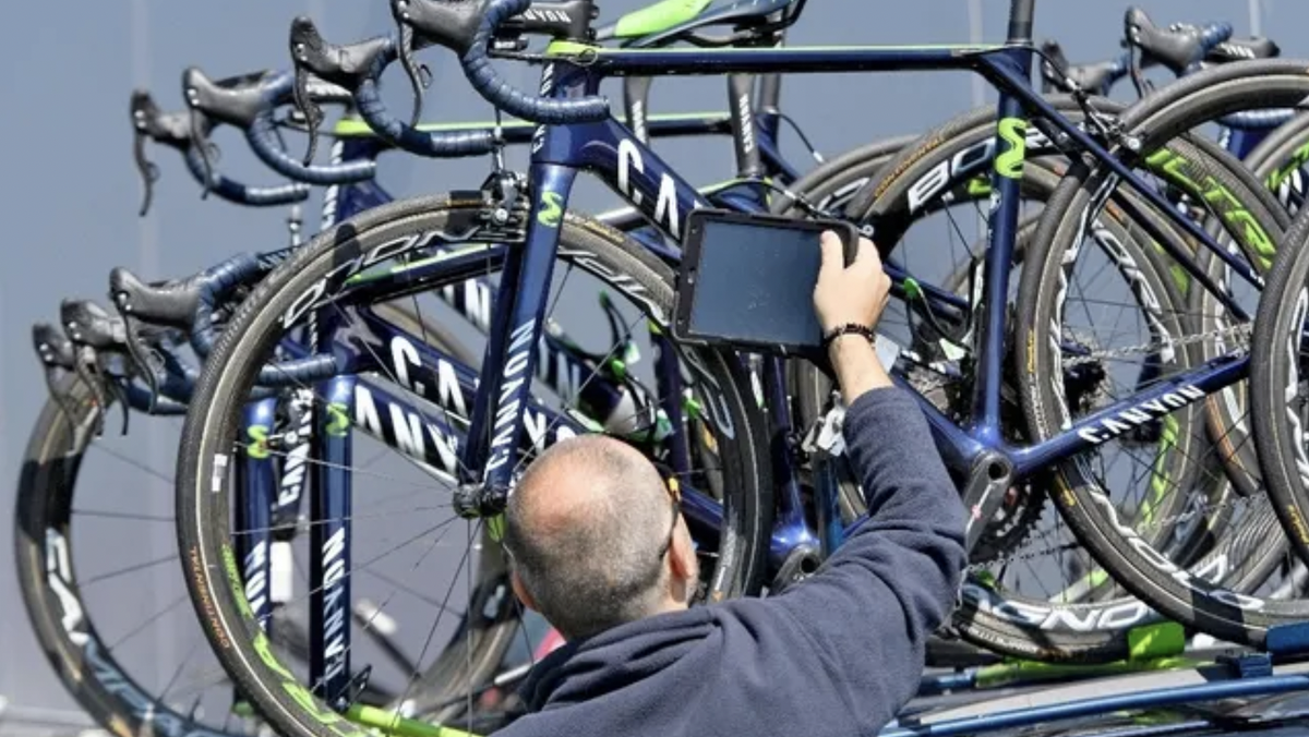 Triche: Voici comment s'organise la chasse aux moteurs sur le Tour de France