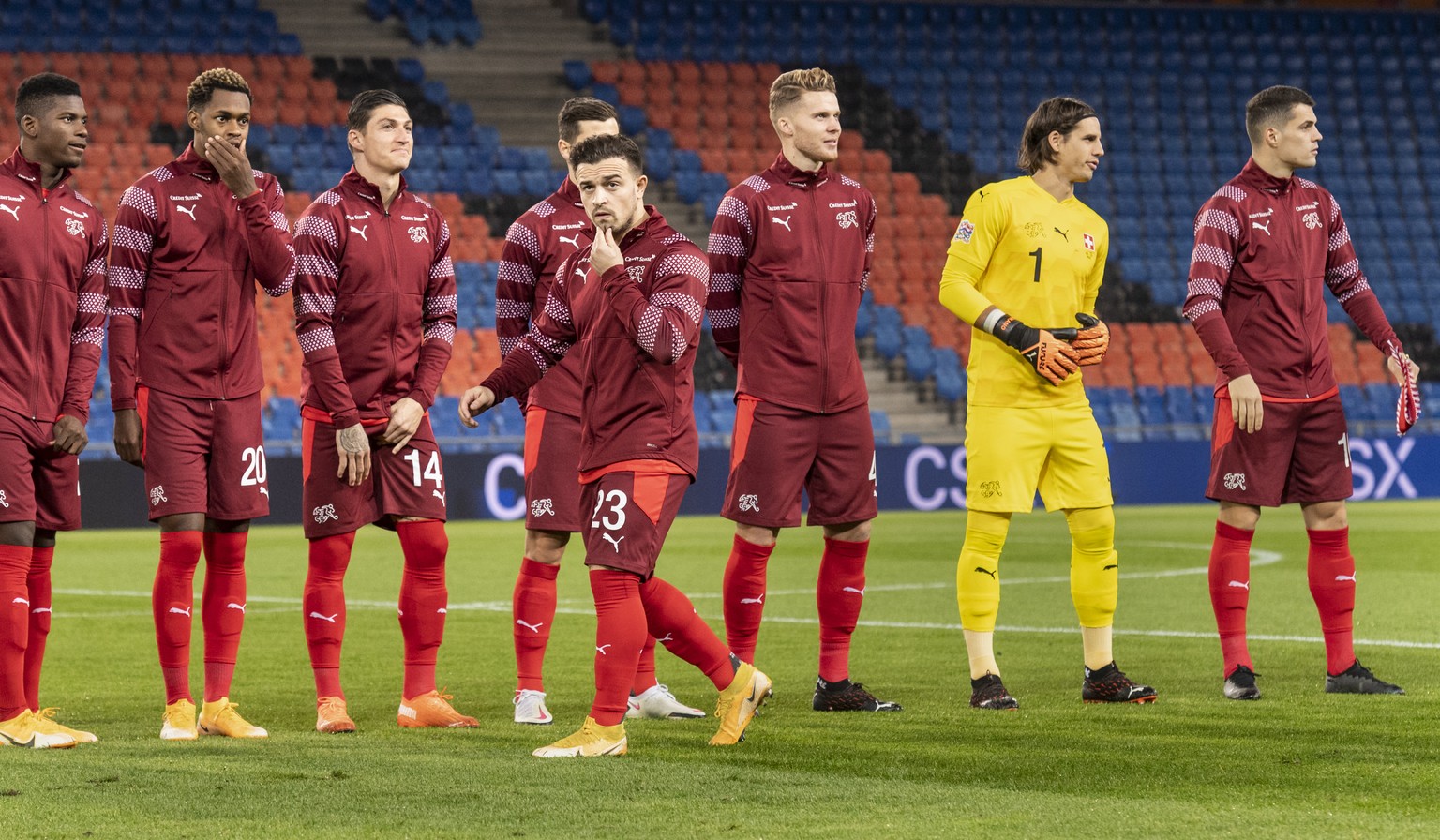 Switzerland&#039;s Xherdan Shaqiri, center, passes his teammates ahead of the UEFA Nations League group 4 soccer match between Switzerland and Spain at the St. Jakob-Park stadium in Basel, Switzerland ...