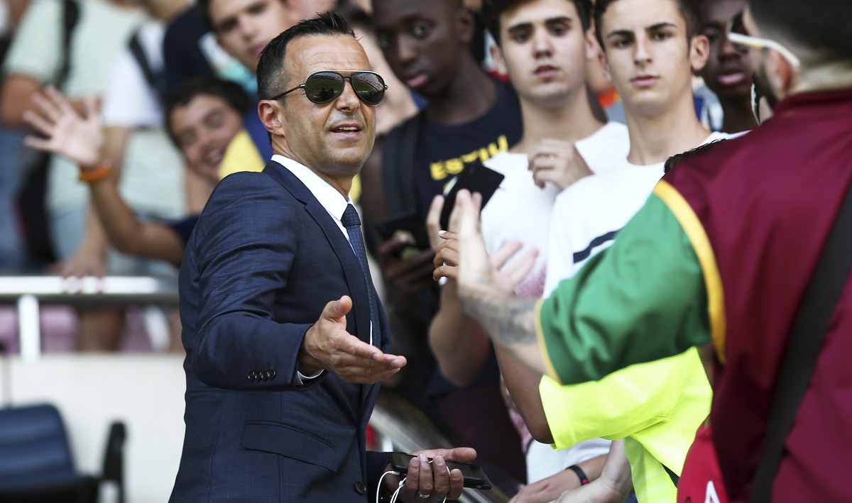 27.07.2016; Barcelona; Fussball Primera Division - FC Barcelona; Jorge Mendes, Gruender und Eigentuemer der Spieleragentur Gestifute, Praesentation der Neuverpflichtung Andre Gomes (Barcelona) (Joan ...
