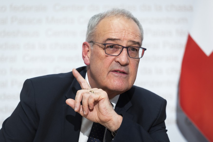 Bundespraesident Guy Parmelin gibt waehrend einer Medienkonferenz seinen Ruecktritt aus dem Bundesrat bekannt, am Freitag, 2. Oktober 2026 in Bern. (KEYSTONE/Peter Klaunzer)
